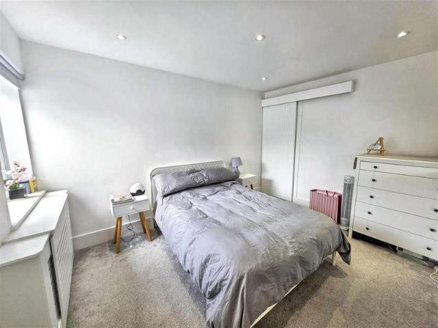 House for sale in Southborough, Sandown Park