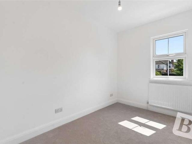 House for sale in Pilgrims' Hatch, Navestock Side