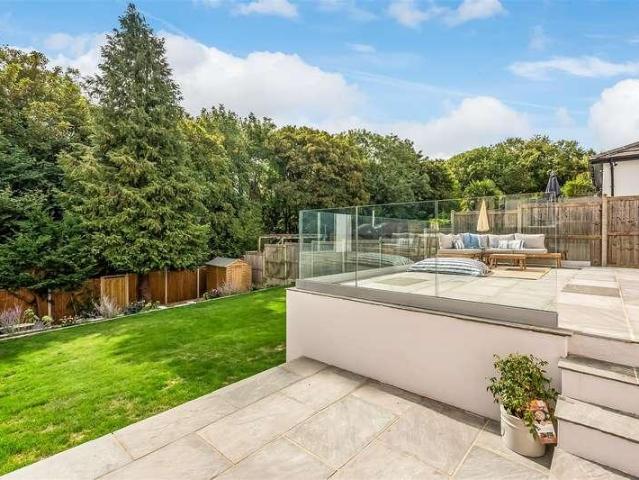 House for sale in Carshalton Beeches, Greater London