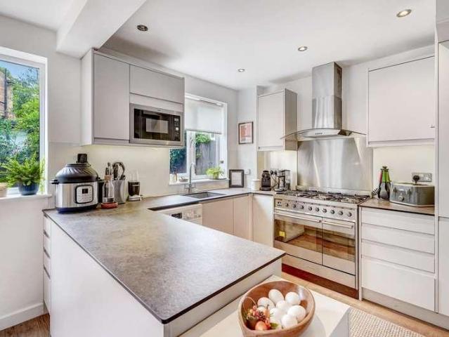 House for sale in London Borough of Lewisham, Forest Hill