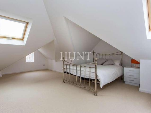 House for sale in Chigwell, Epping
