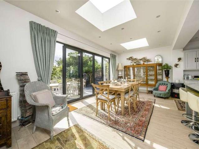House for sale in New Malden, Motspur Park