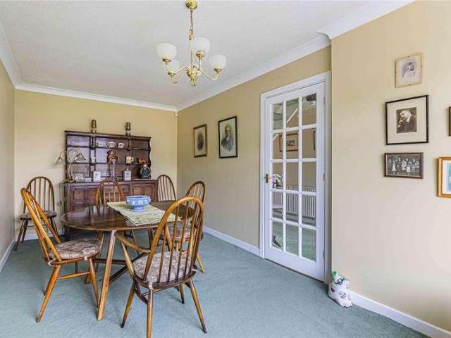 House for sale in Counters End, Pouchen End
