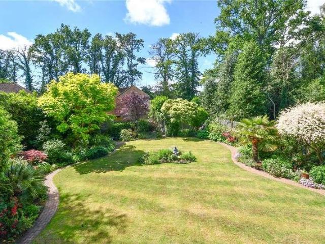 House for sale in Finchampstead