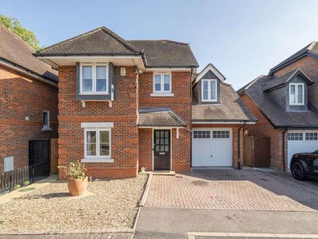 House for sale in Wexham and Ivers Community Board, Iver Heath