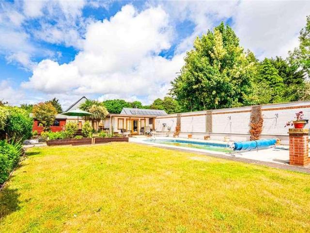 House for sale in Batchworth, Hertfordshire
