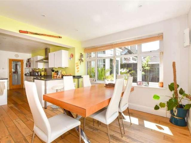House for sale in Arundel, Clapham