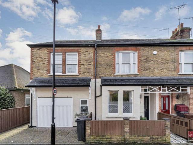 House for sale in London Borough of Hounslow, Hanworth