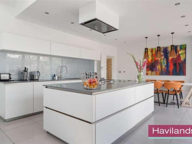 House for sale in Winchmore Hill, Edmonton