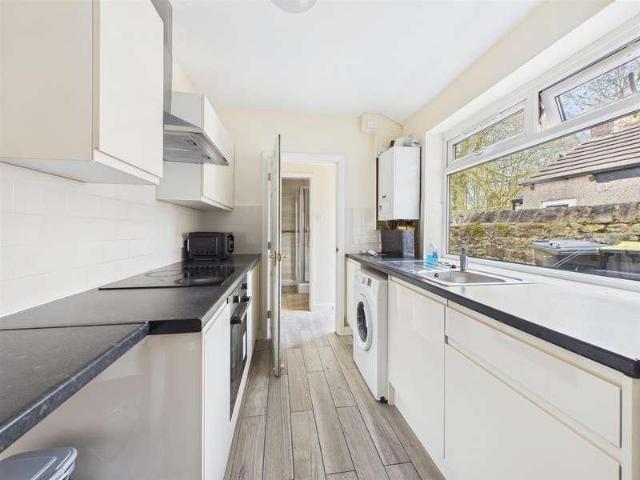 House for sale in Greaves, Bare
