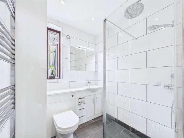 House for sale in London Borough of Croydon, Selsdon