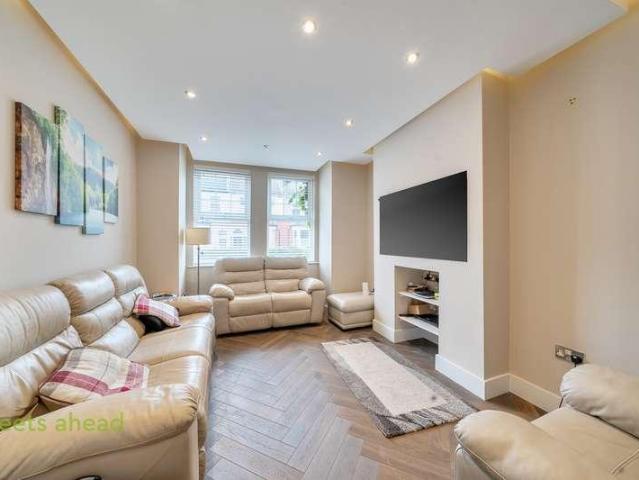 House for sale in London Borough of Croydon, Addiscombe