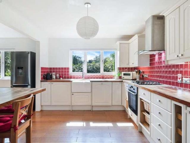 House for sale in Hillview, Surrey