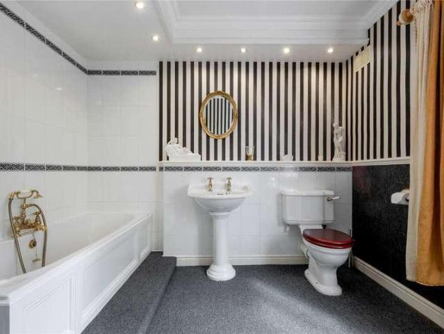 House for sale in Elmfield, Leicestershire