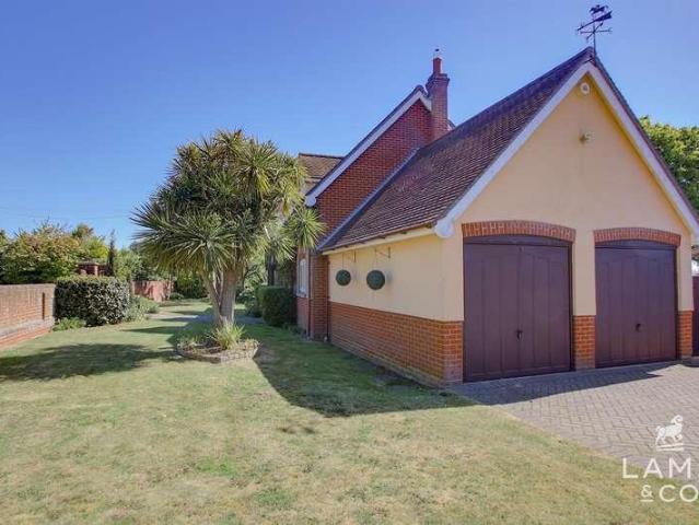 House for sale in Frinton and Walton, Dale Hill