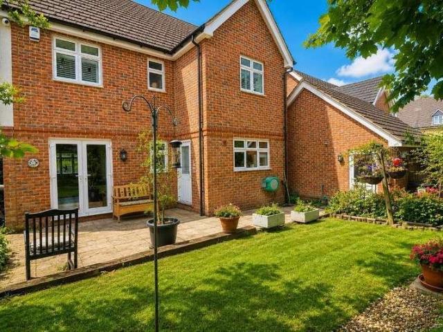 House for sale in Spring Park, Luton