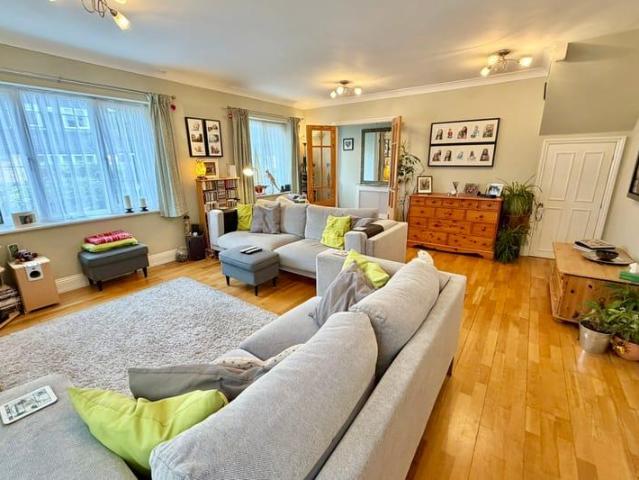 House for sale in Heol-las, Surrey