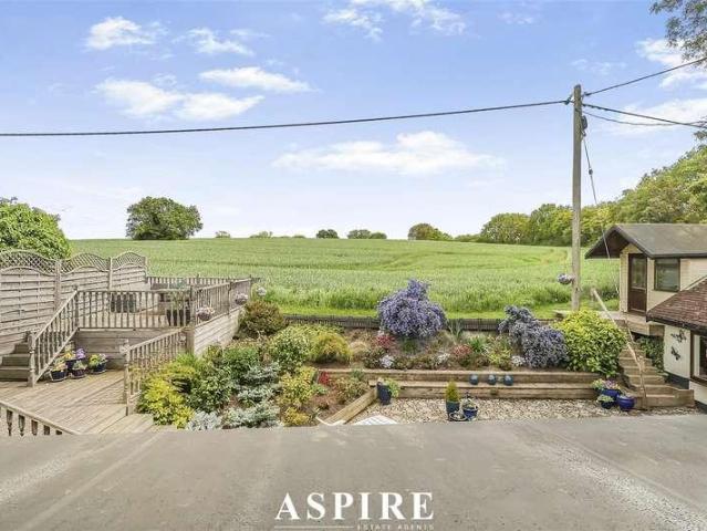 House for sale in Lee Chapel, Essex