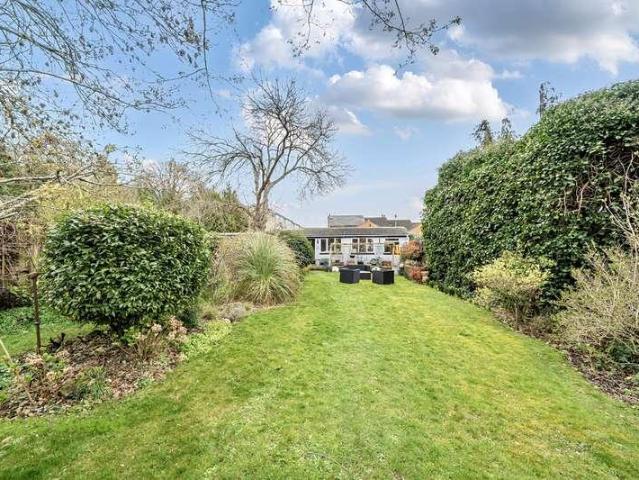House for sale in Hillview, Surrey