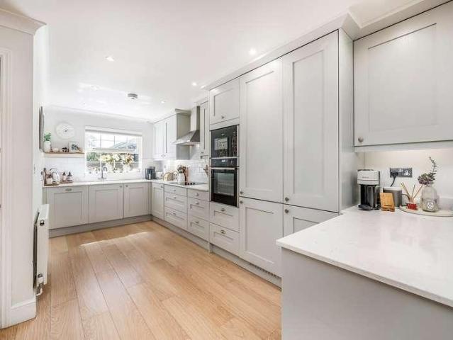 House for sale in Mill Hill, Greater London