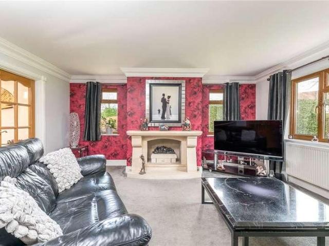 House for sale in Churwell, West Yorkshire