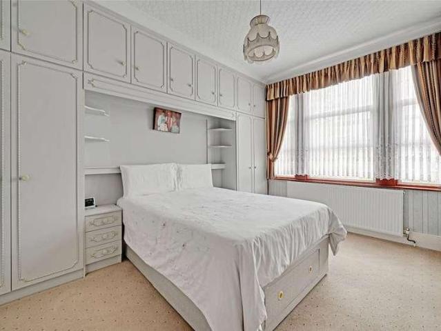 House for sale in Queen's Park, Greater London