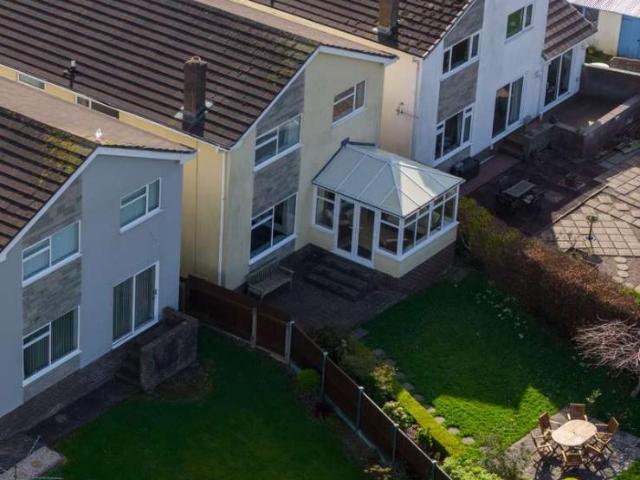 House for sale in Waun Fawr, Wales