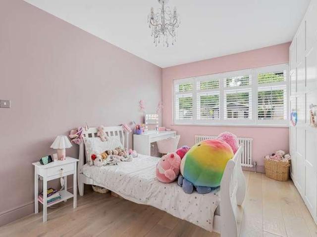 House for sale in Kings Hill, Colliers End