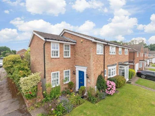 House for sale in The Butts, Kent