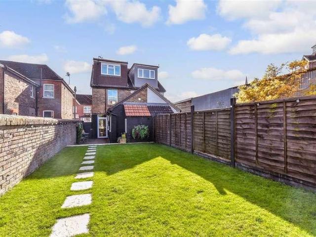House for sale in New Town, Horsham