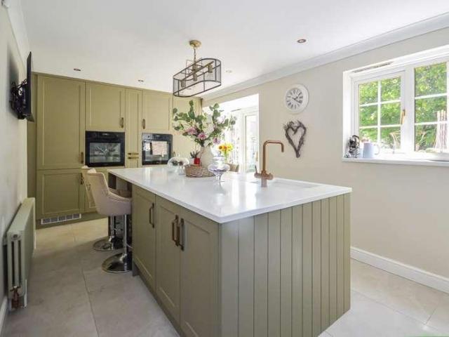 House for sale in Normanton, Snydale