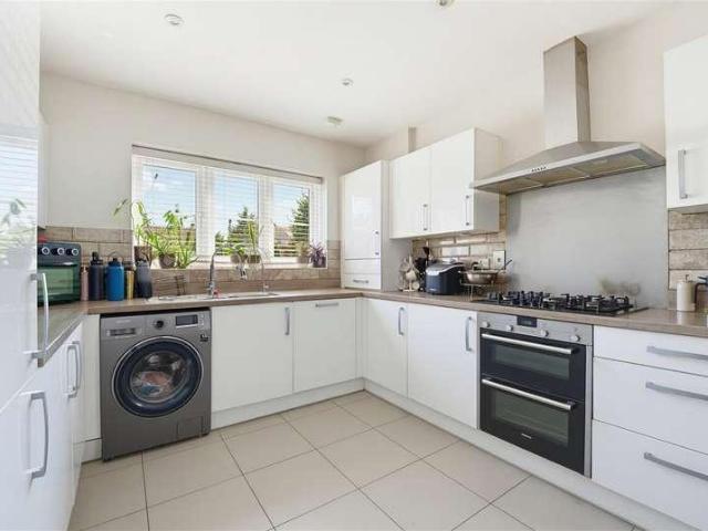 House for sale in West Bedfont, Lower Halliford