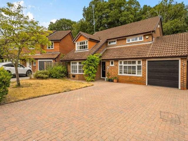 House for sale in Frogmore, Hart