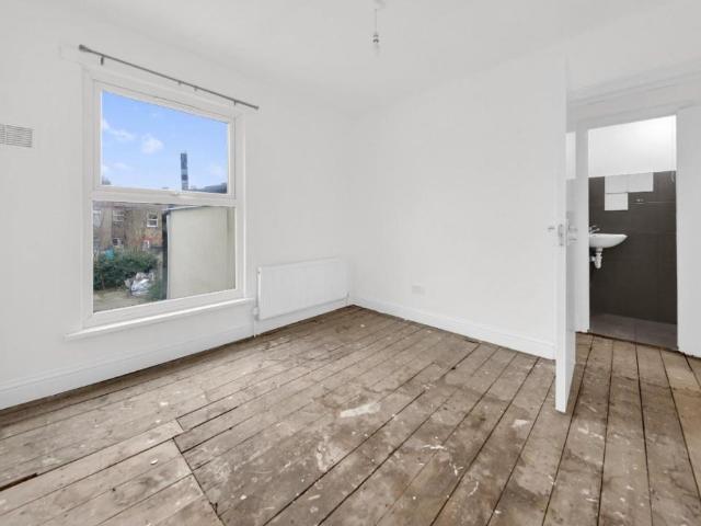 House for sale in Loxford, Seven Kings