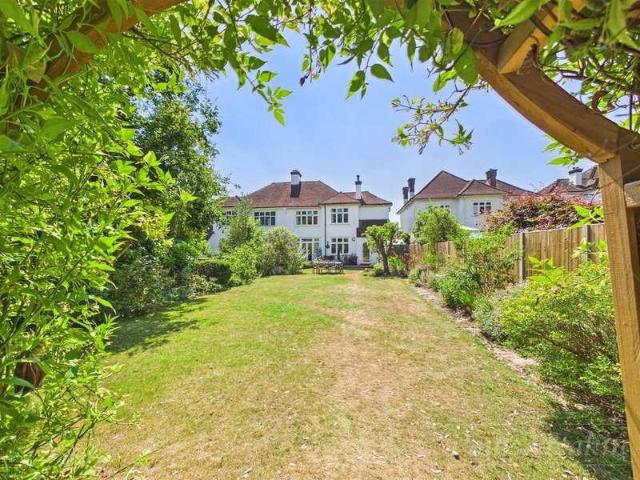 House for sale in London Borough of Croydon, Sanderstead