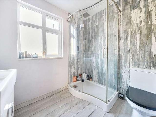 House for sale in London Borough of Ealing, Perivale