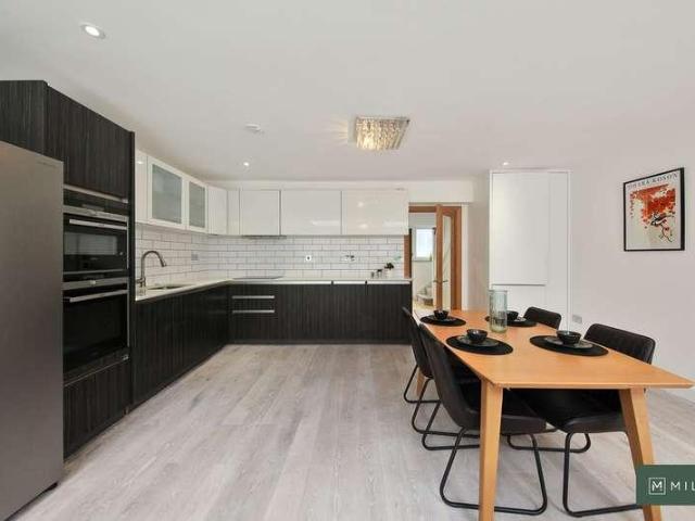House for sale in Brondesbury, Greater London