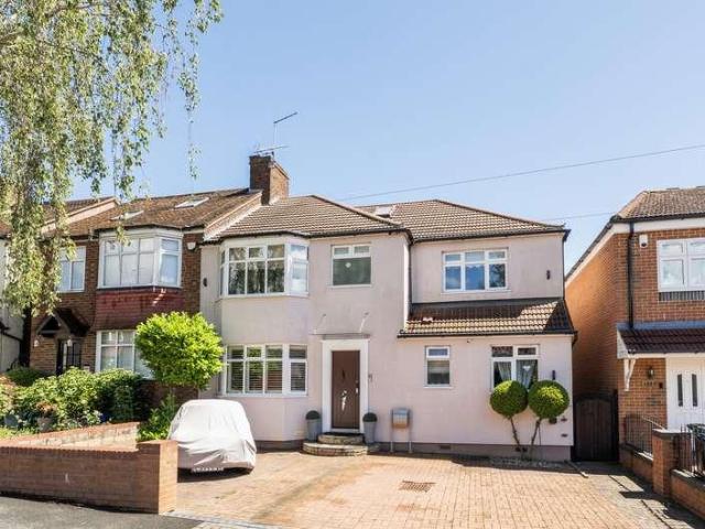 House for sale in Whetstone, Greater London