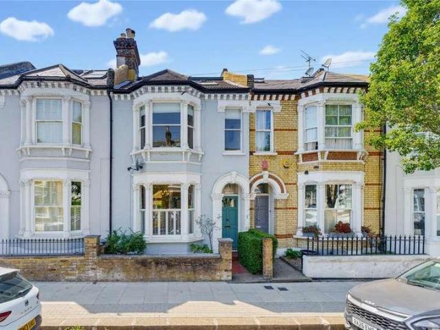 House for sale in Clapham Junction, Greater London
