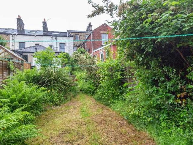 House for sale in Greaves, Bare
