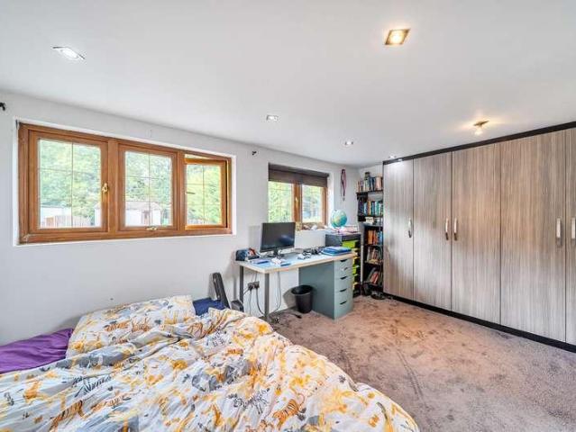 House for sale in Watford Rural, Batchworth