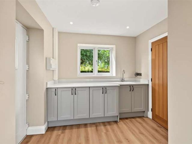House for sale in Barton In Fabis, East Midlands