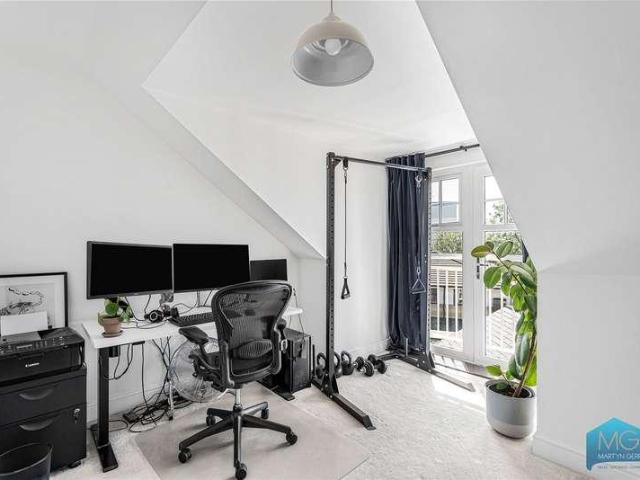 House for sale in Mill Hill, Greater London