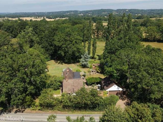 House for sale in The Butts, Kent