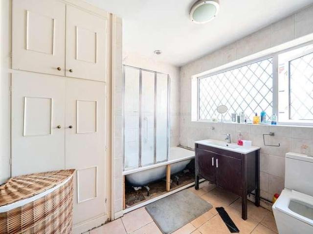 House for sale in Harrow Weald, Greater London