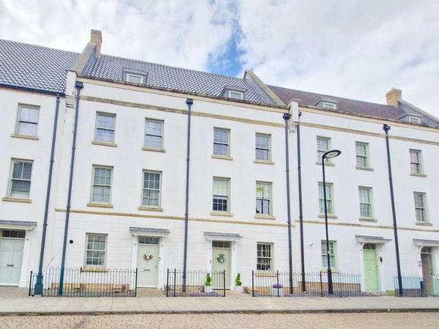 House for sale in Upton