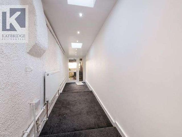 House for sale in Epsom, Stoneleigh