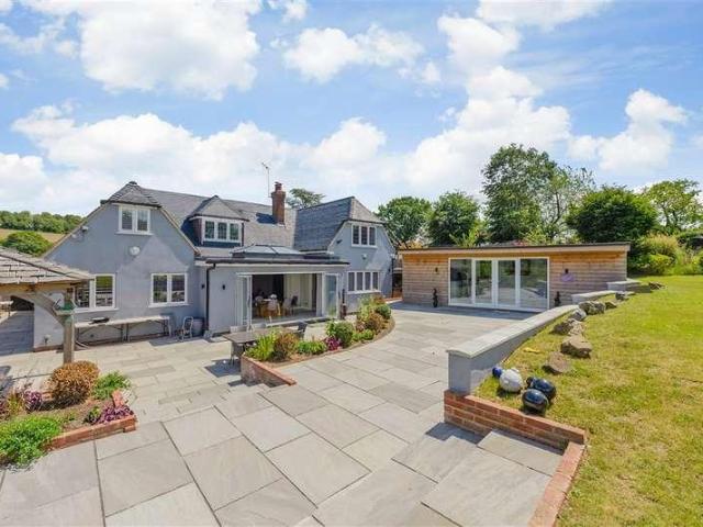 House for sale in The Butts, Kent