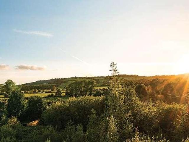 House for sale in Charlesworth, East Midlands