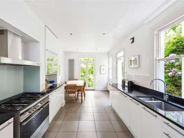 House for sale in Stoke Newington, Greater London